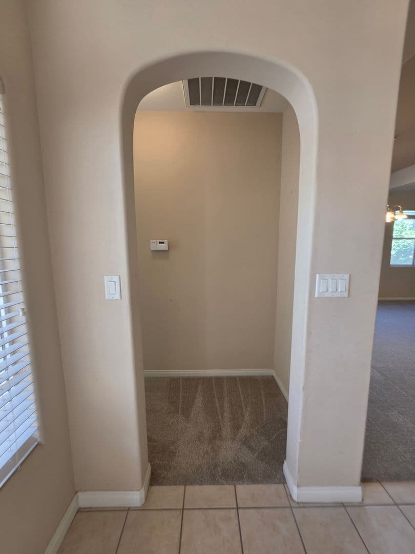 BAKERSFIELD House: 6610 ALDERBROOK LANE