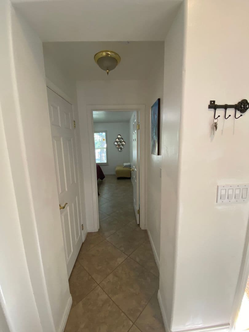 Bakersfield House: 11826 Grecian Laurel Dr
