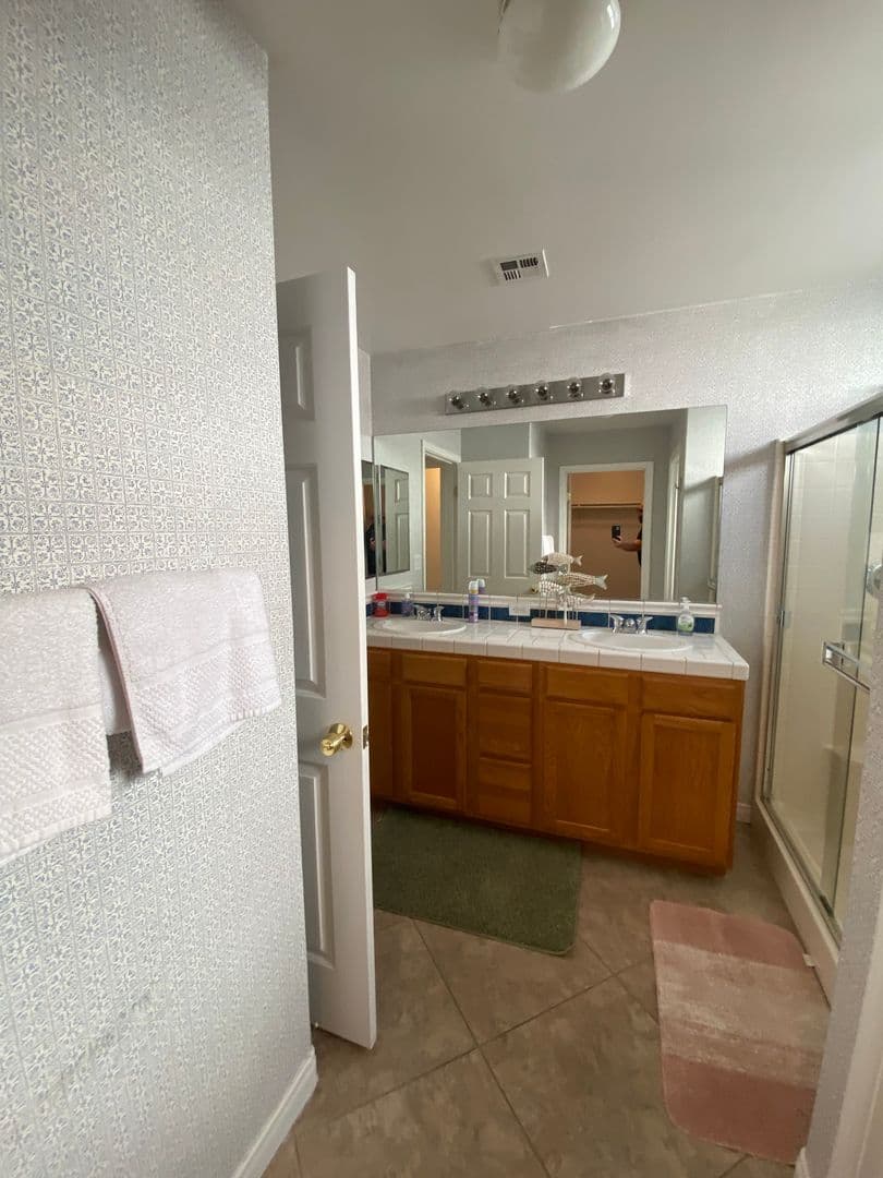 Bakersfield House: 11826 Grecian Laurel Dr