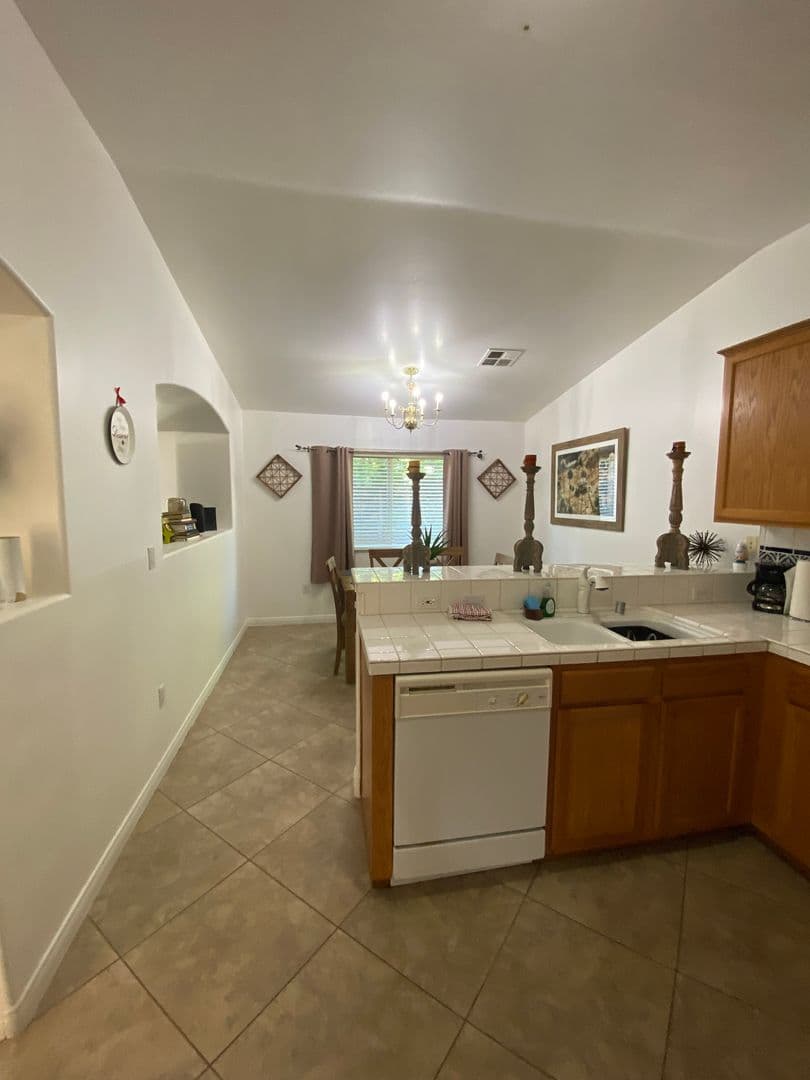 Bakersfield House: 11826 Grecian Laurel Dr
