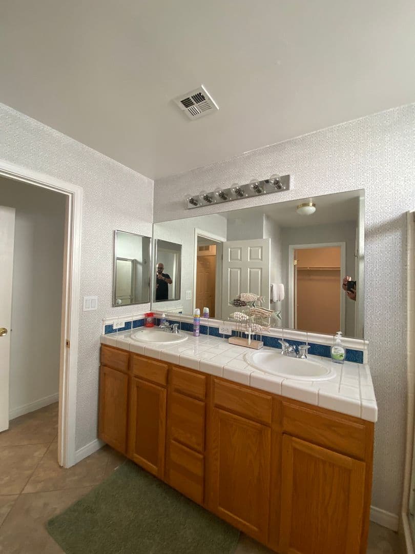 Bakersfield House: 11826 Grecian Laurel Dr