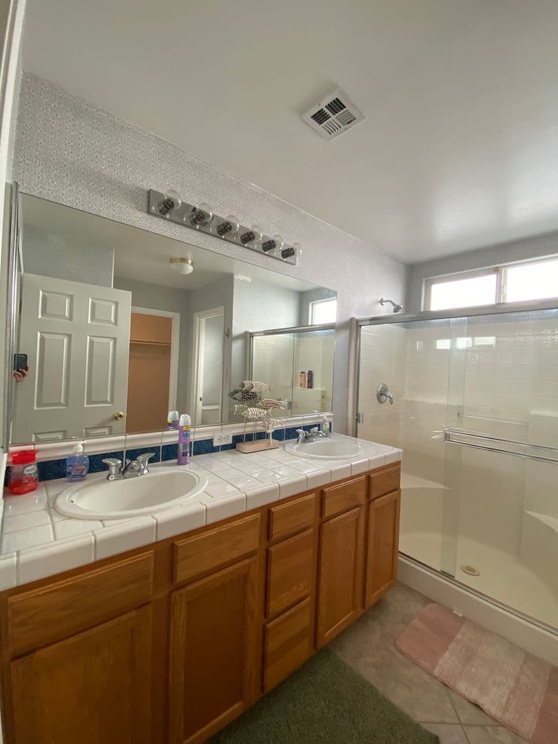 Bakersfield House: 11826 Grecian Laurel Dr