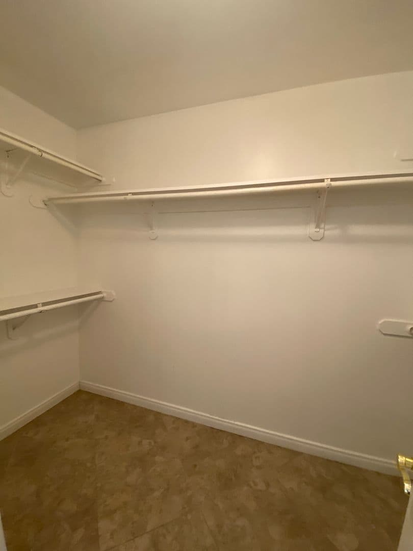 Bakersfield House: 11826 Grecian Laurel Dr