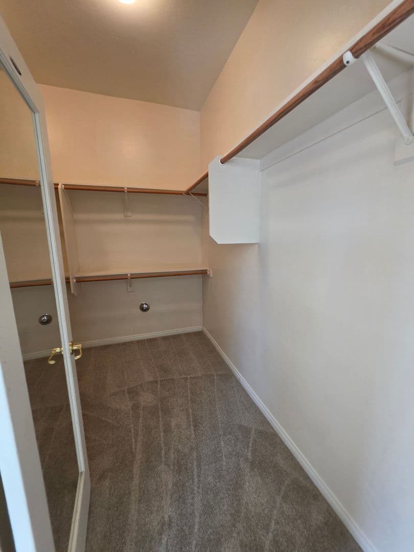 BAKERSFIELD House: 6610 ALDERBROOK LANE