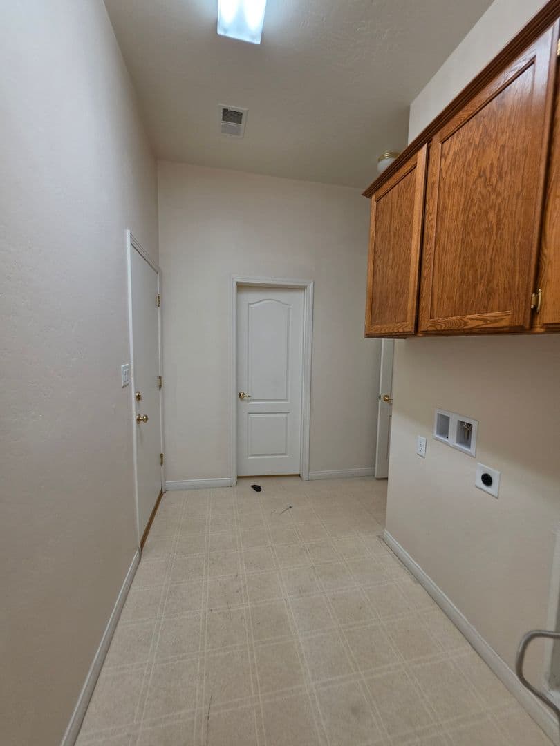 BAKERSFIELD House: 6610 ALDERBROOK LANE