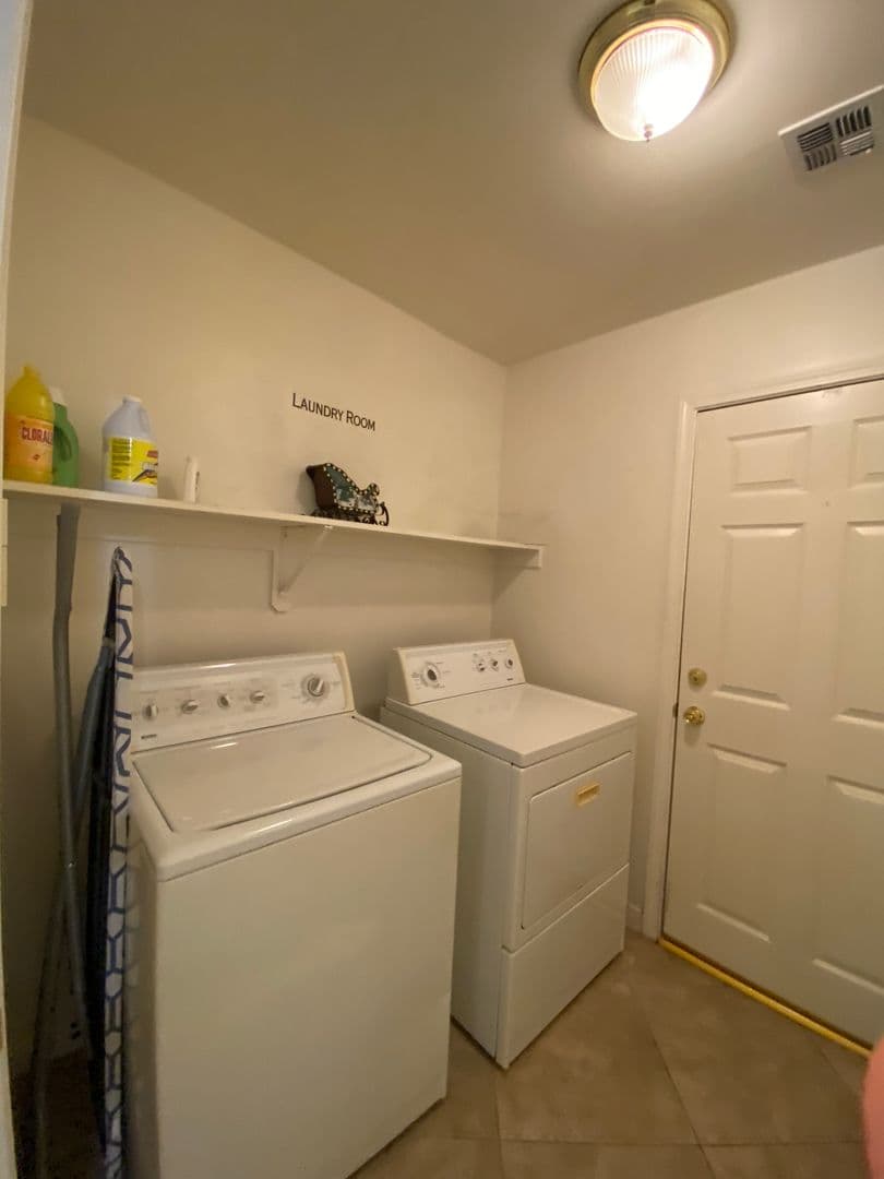 Bakersfield House: 11826 Grecian Laurel Dr