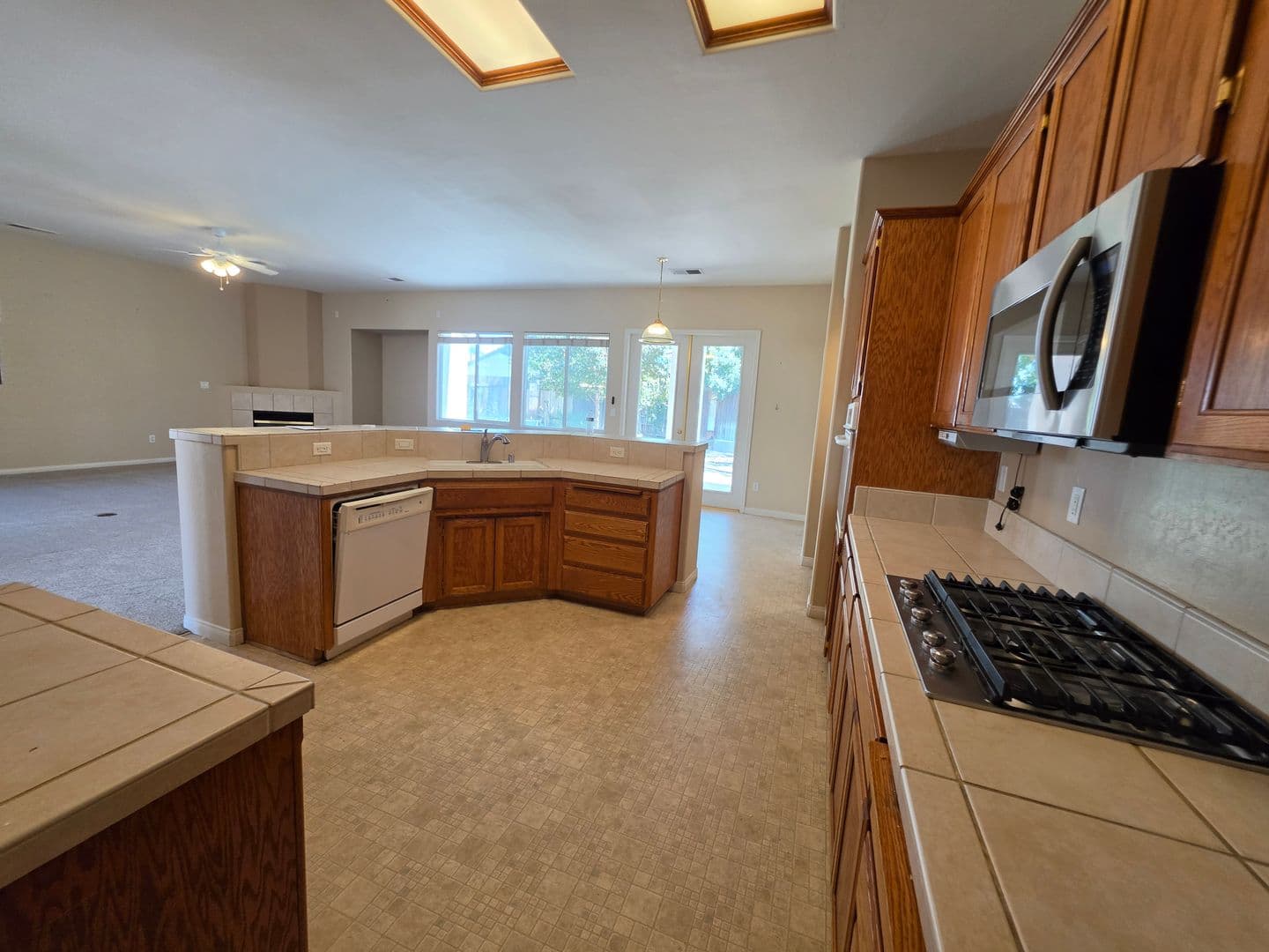 BAKERSFIELD House: 6610 ALDERBROOK LANE