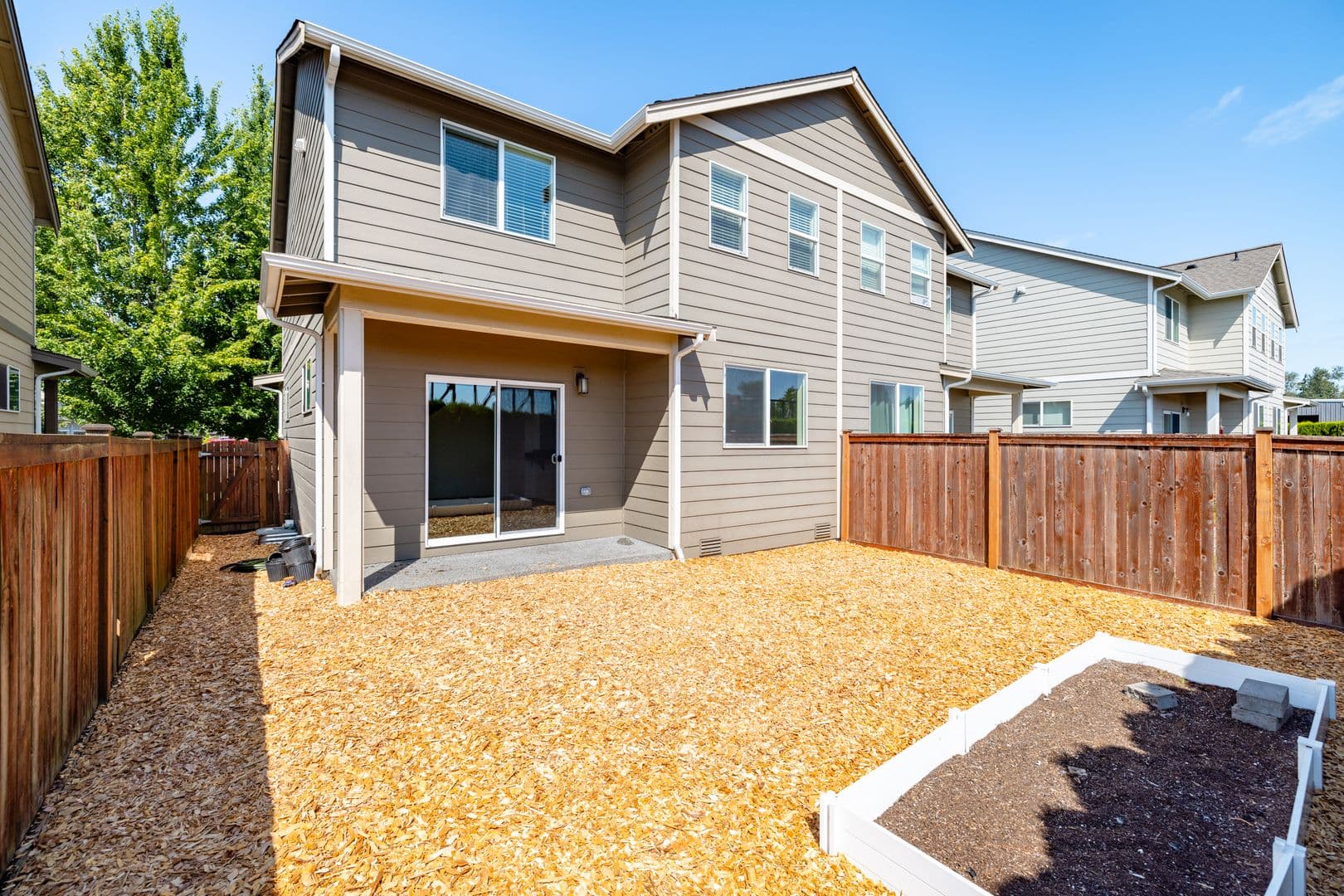 Burlington Apartment: 412/414 Lily Lane