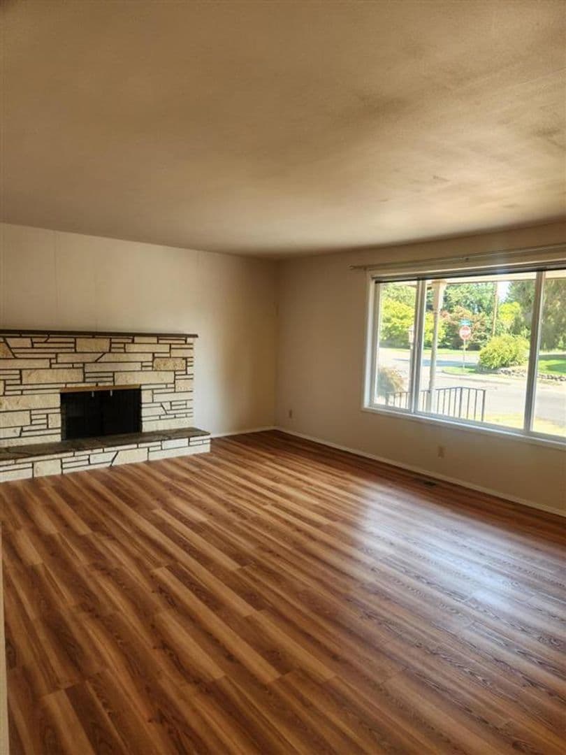 Burlington Apartment: 101 Rainbow Drive