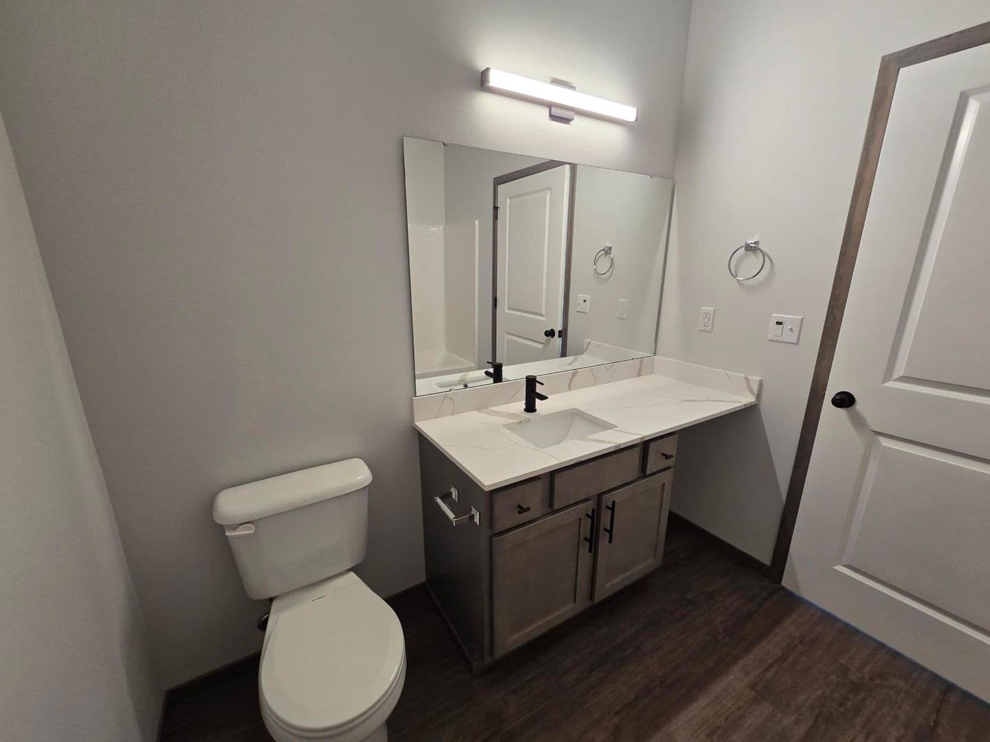 Mount Vernon Apartment: 1600 JJ Place