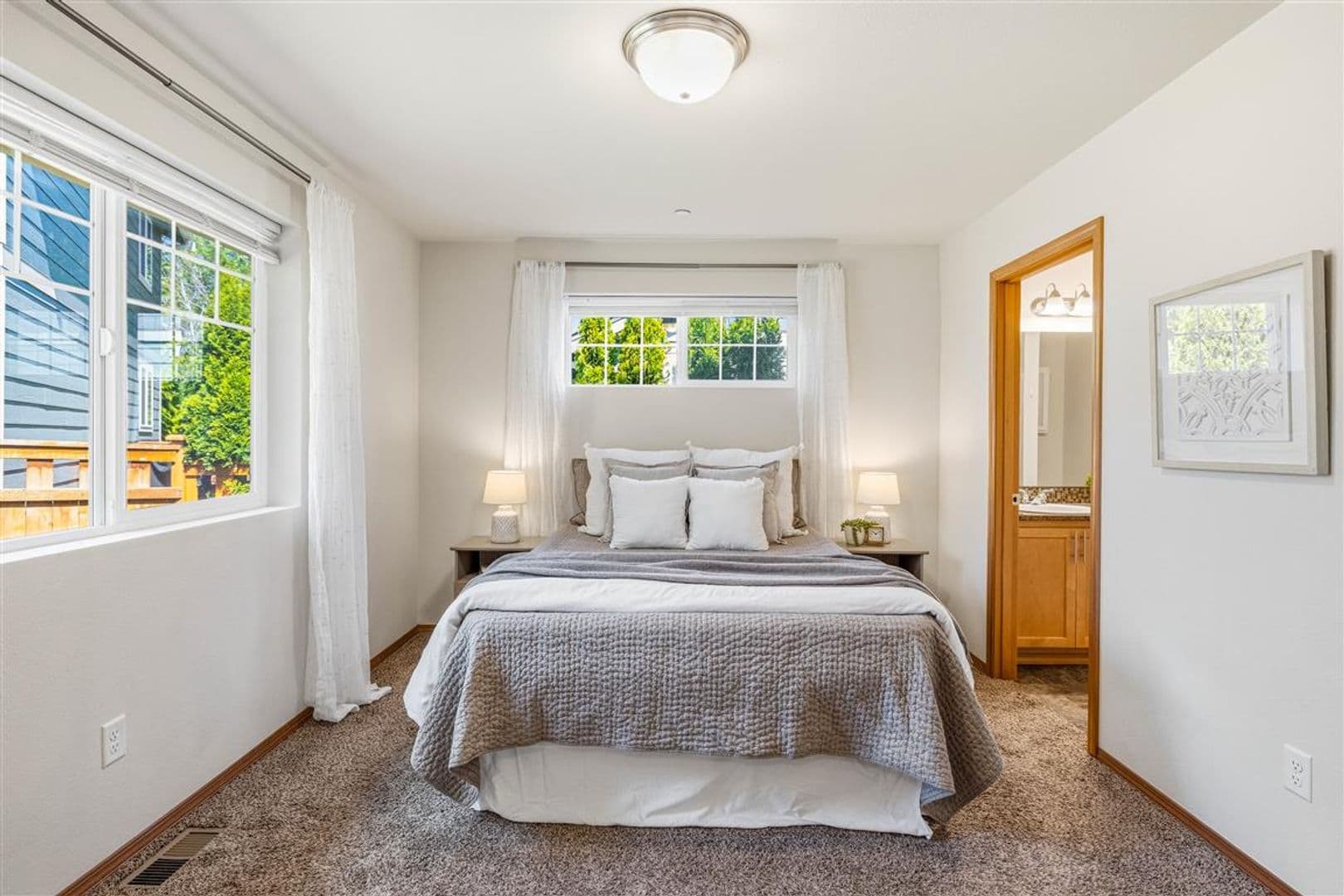 Bellingham House: 4325 Larch Lane