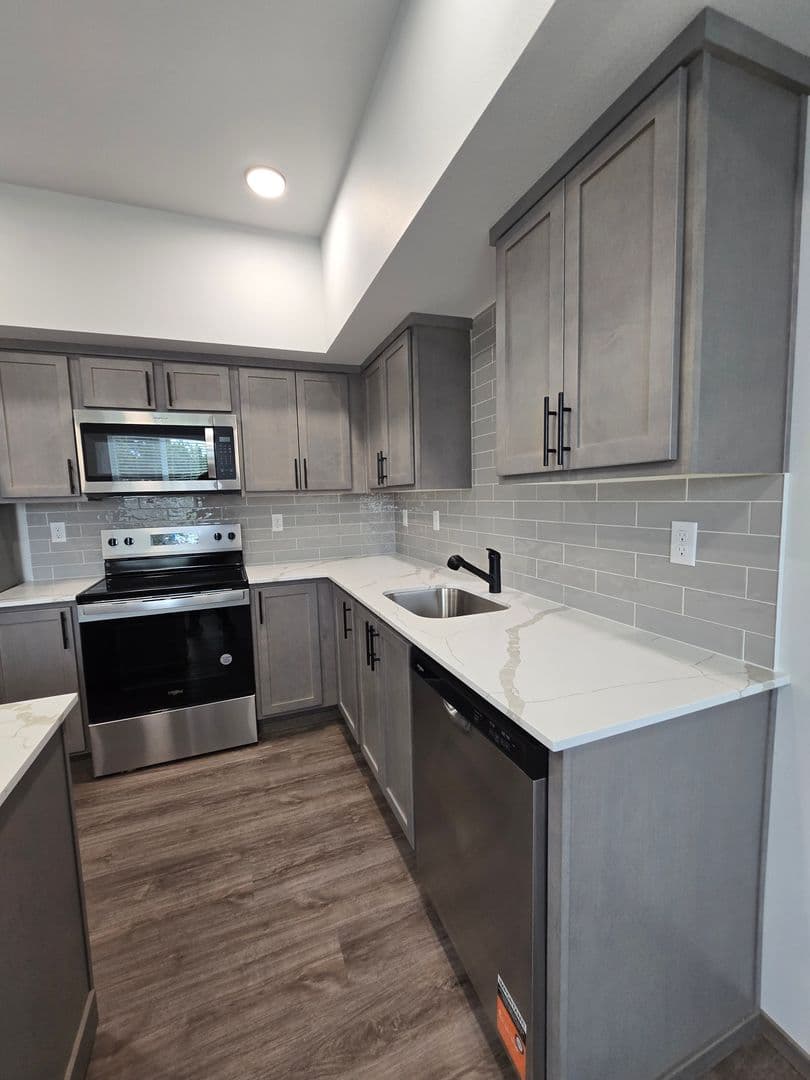 Mount Vernon Apartment: 1600 JJ Place