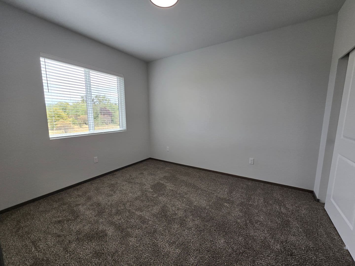 Mount Vernon Apartment: 1600 JJ Place