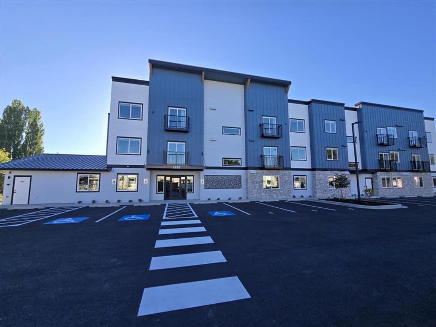 Mount Vernon Apartment: 1600 JJ Place