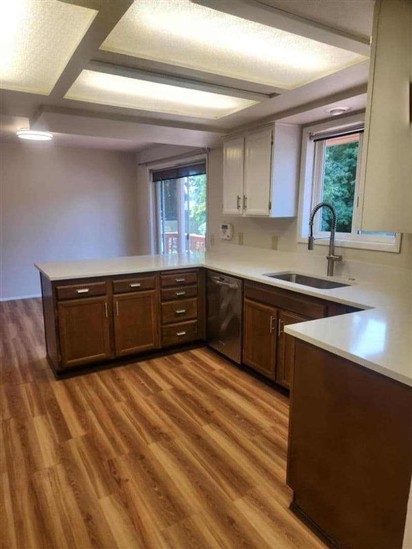 Burlington Apartment: 101 Rainbow Drive