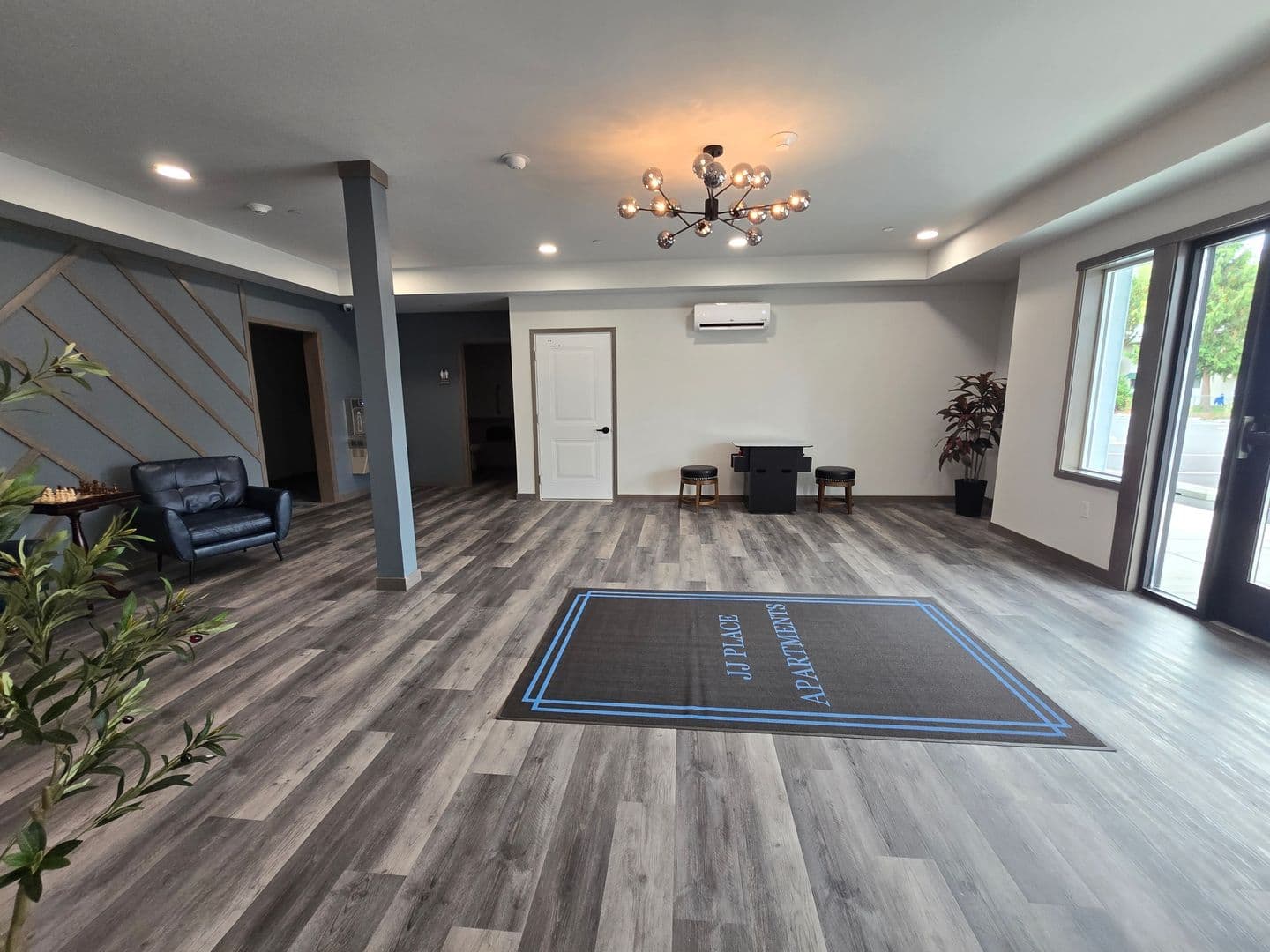 Mount Vernon Apartment: 1600 JJ Place