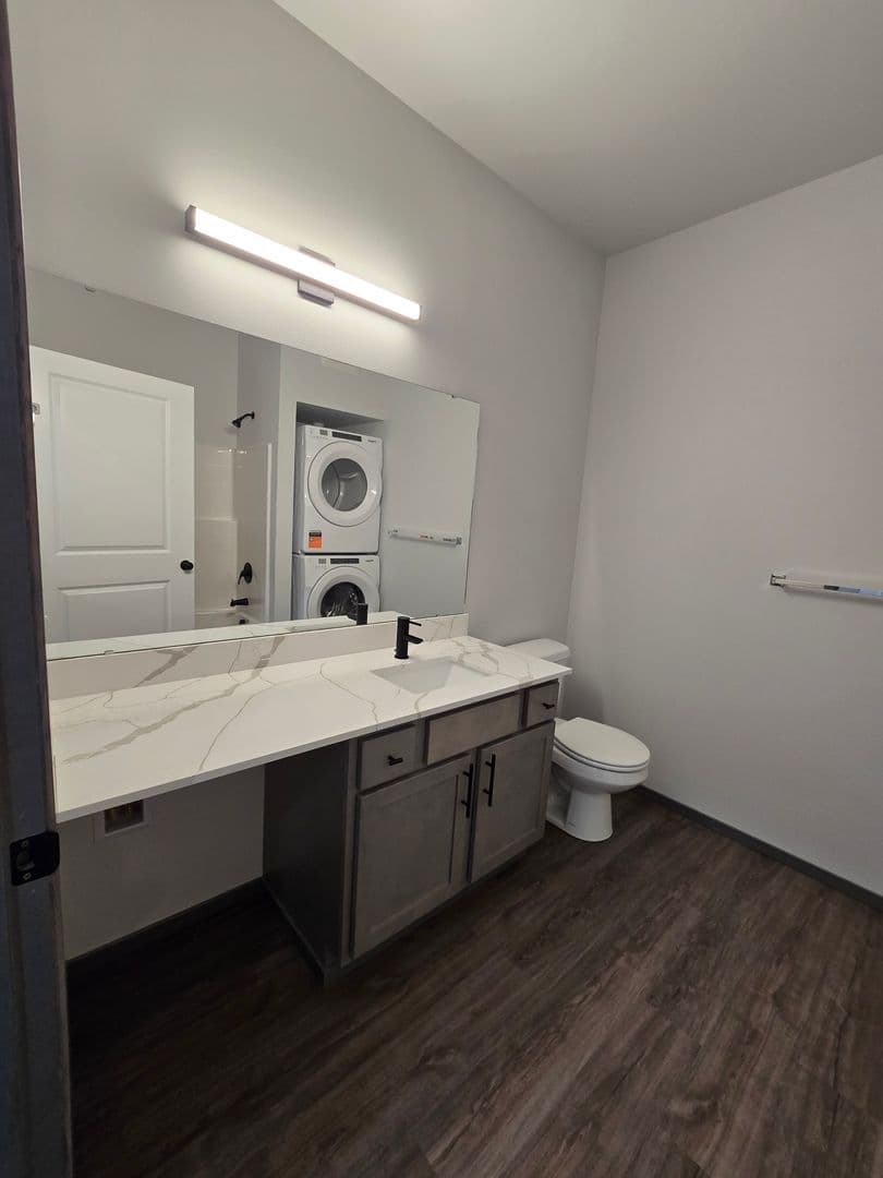 Mount Vernon Apartment: 1600 JJ Place