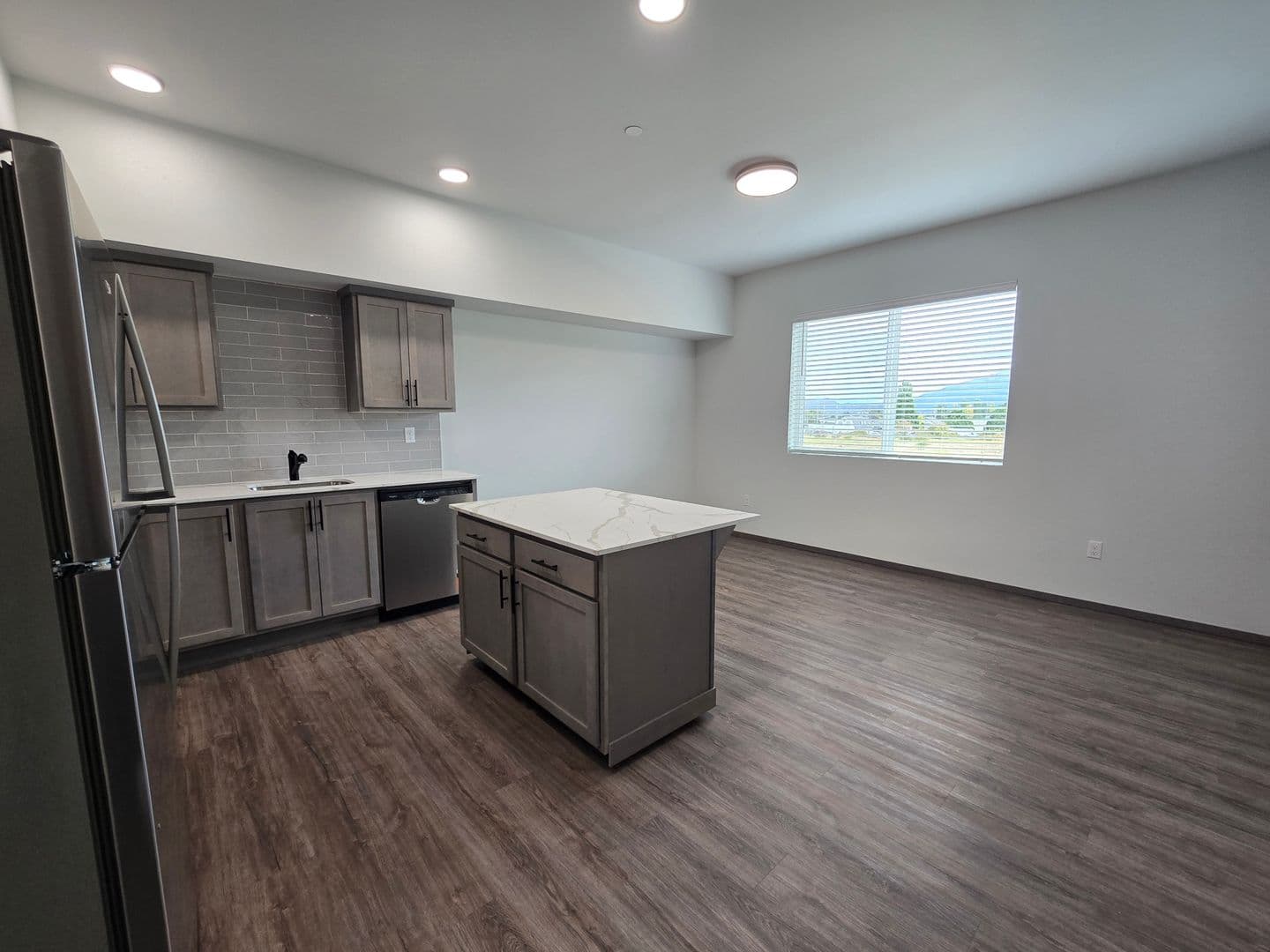 Mount Vernon Apartment: 1600 JJ Place