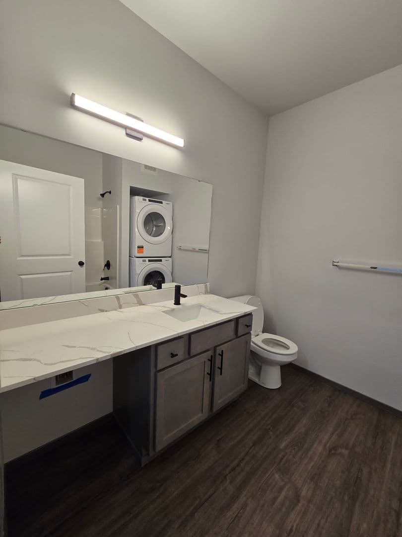 Mount Vernon Apartment: 1600 JJ Place