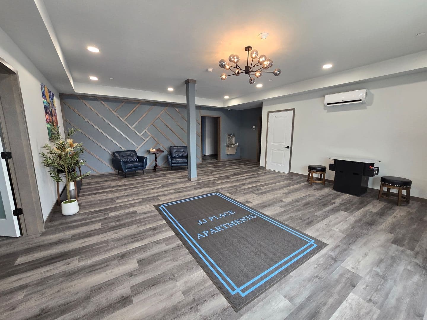 Mount Vernon Apartment: 1600 JJ Place