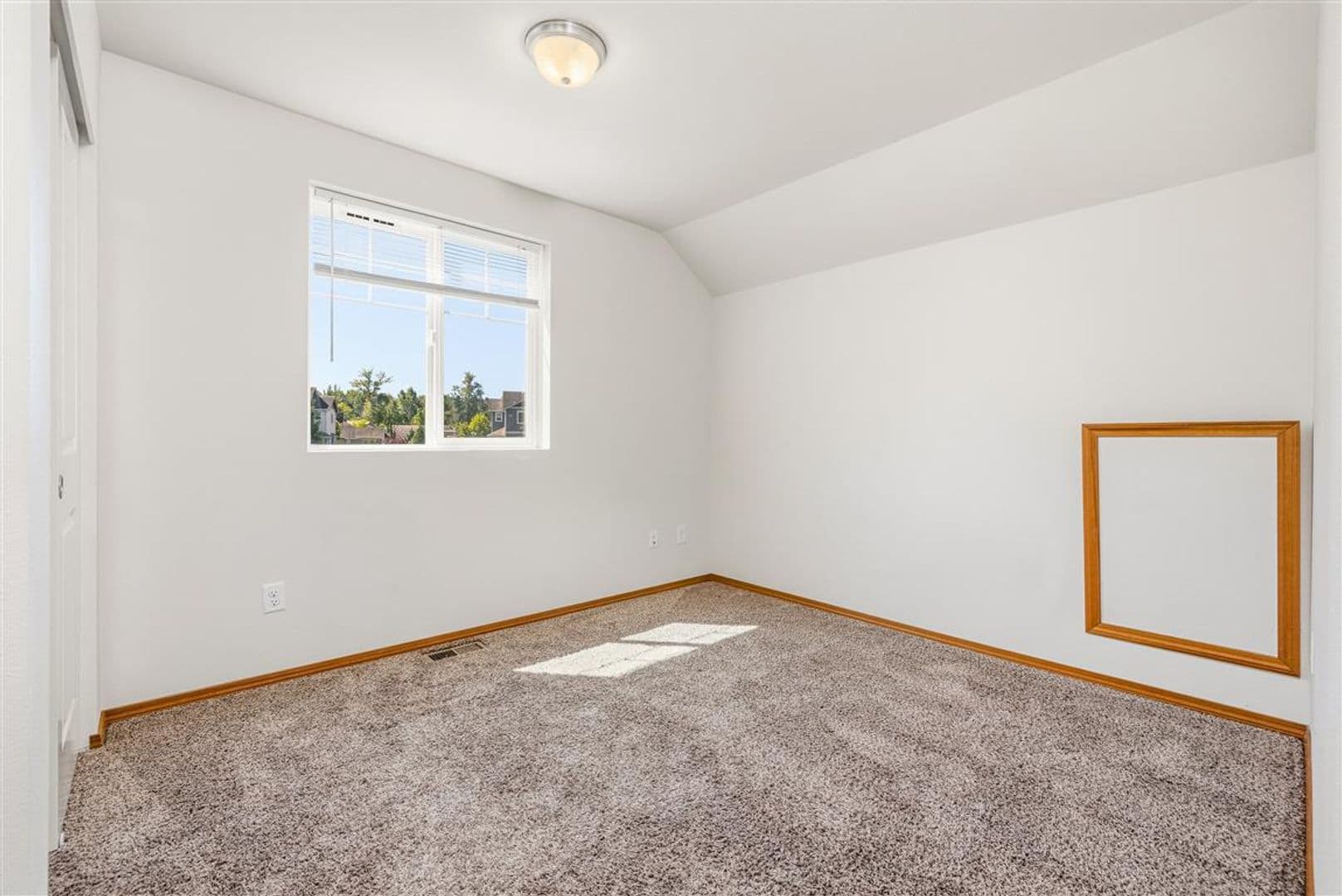 Bellingham House: 4325 Larch Lane