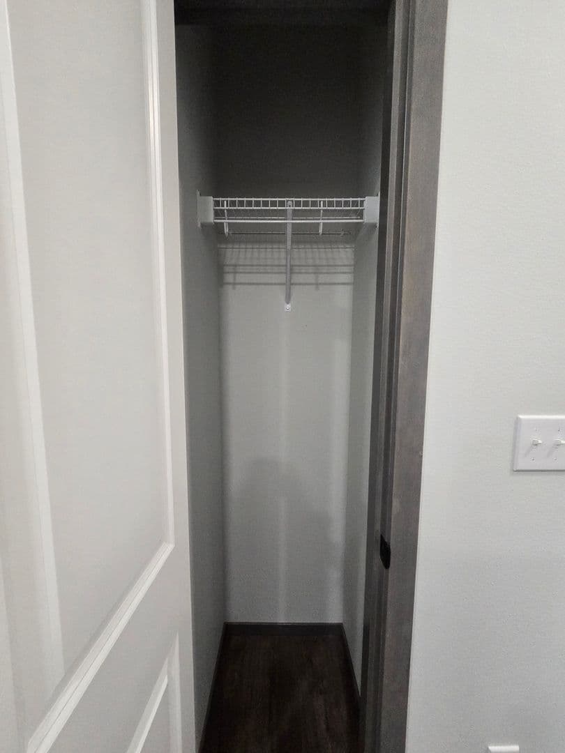 Mount Vernon Apartment: 1600 JJ Place