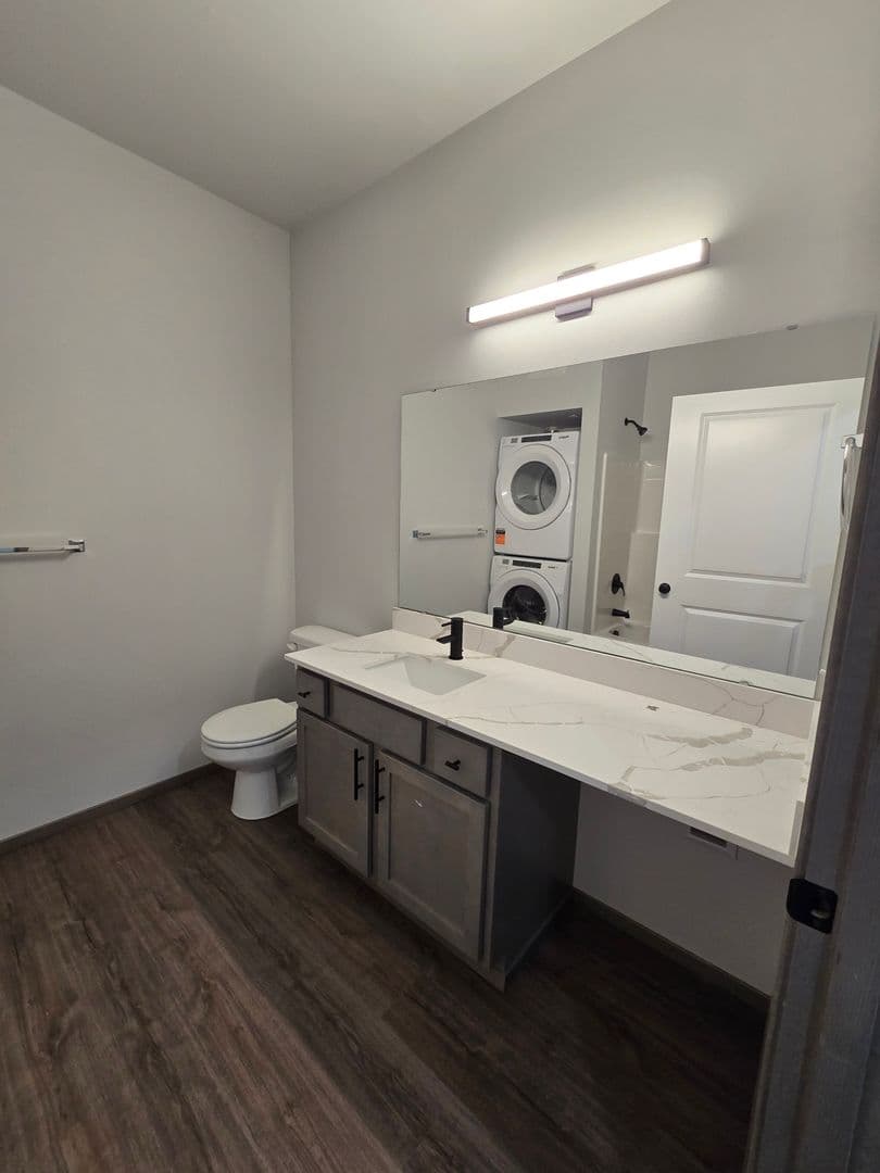 Mount Vernon Apartment: 1600 JJ Place