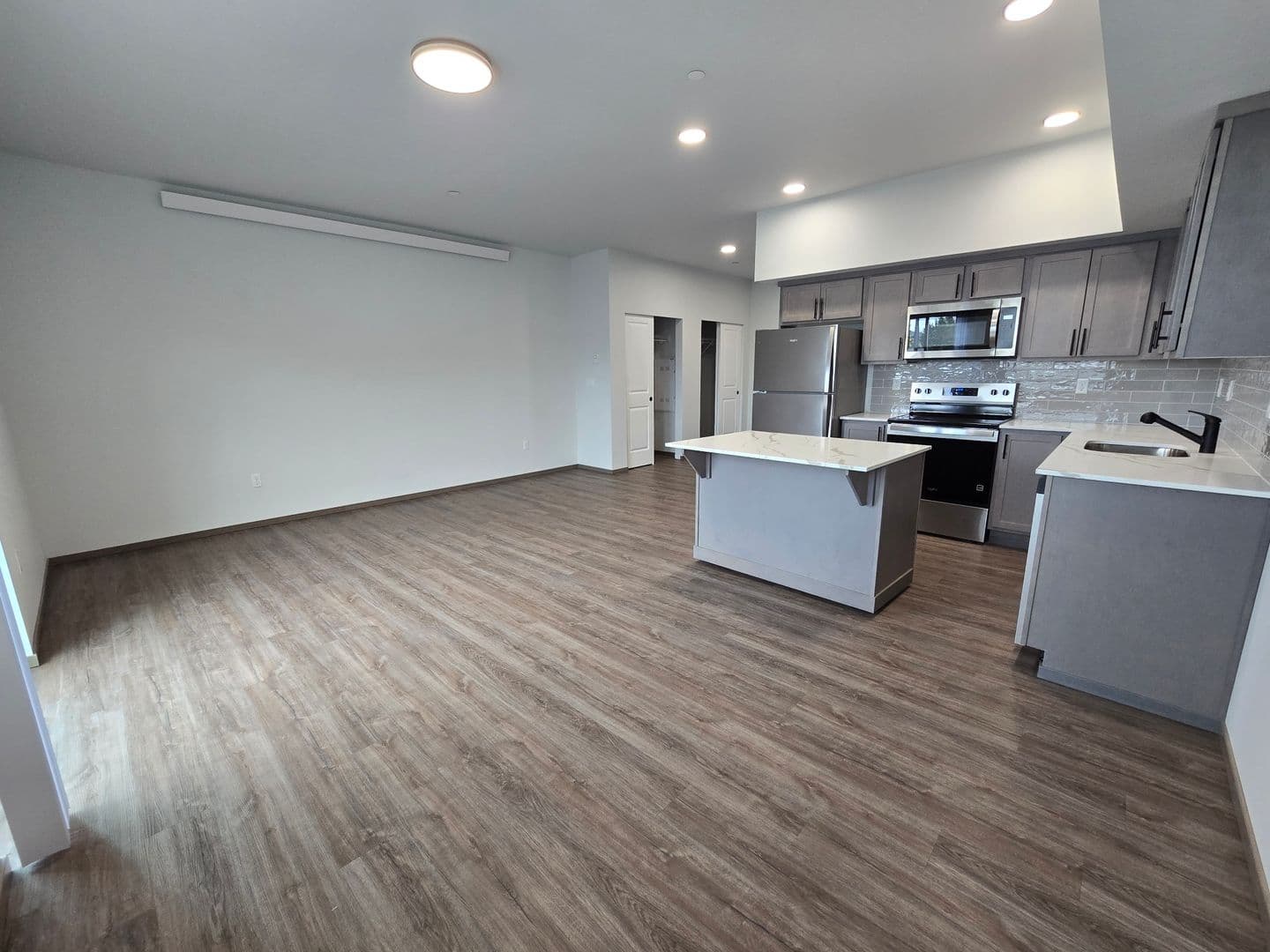 Mount Vernon Apartment: 1600 JJ Place