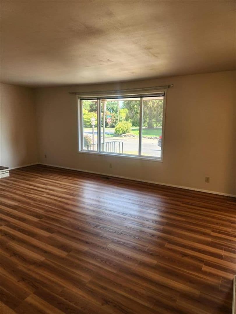 Burlington Apartment: 101 Rainbow Drive