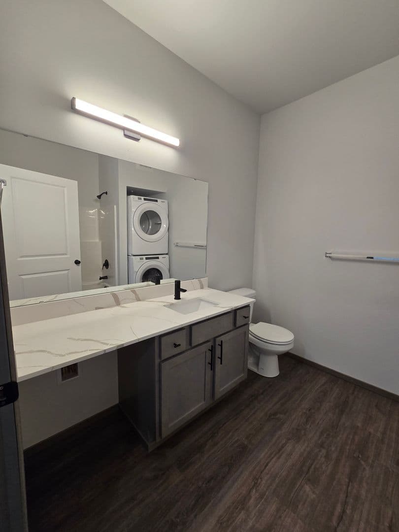 Mount Vernon Apartment: 1600 JJ Place