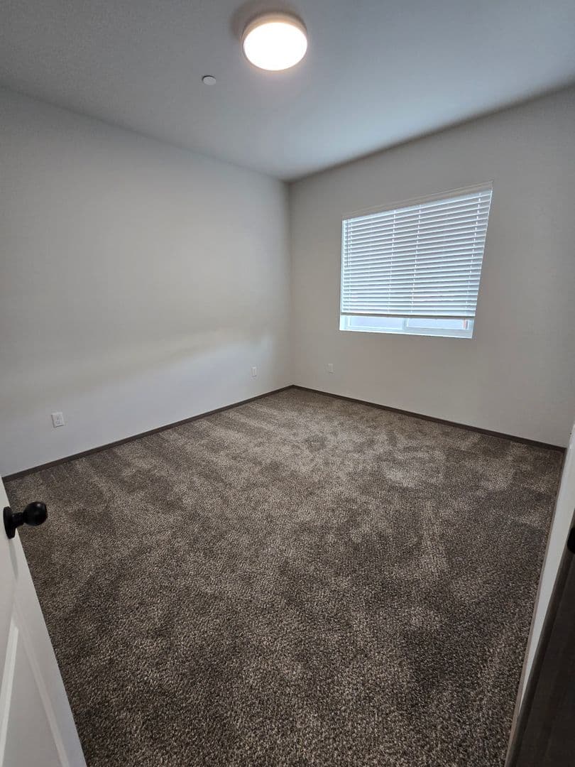 Mount Vernon Apartment: 1600 JJ Place