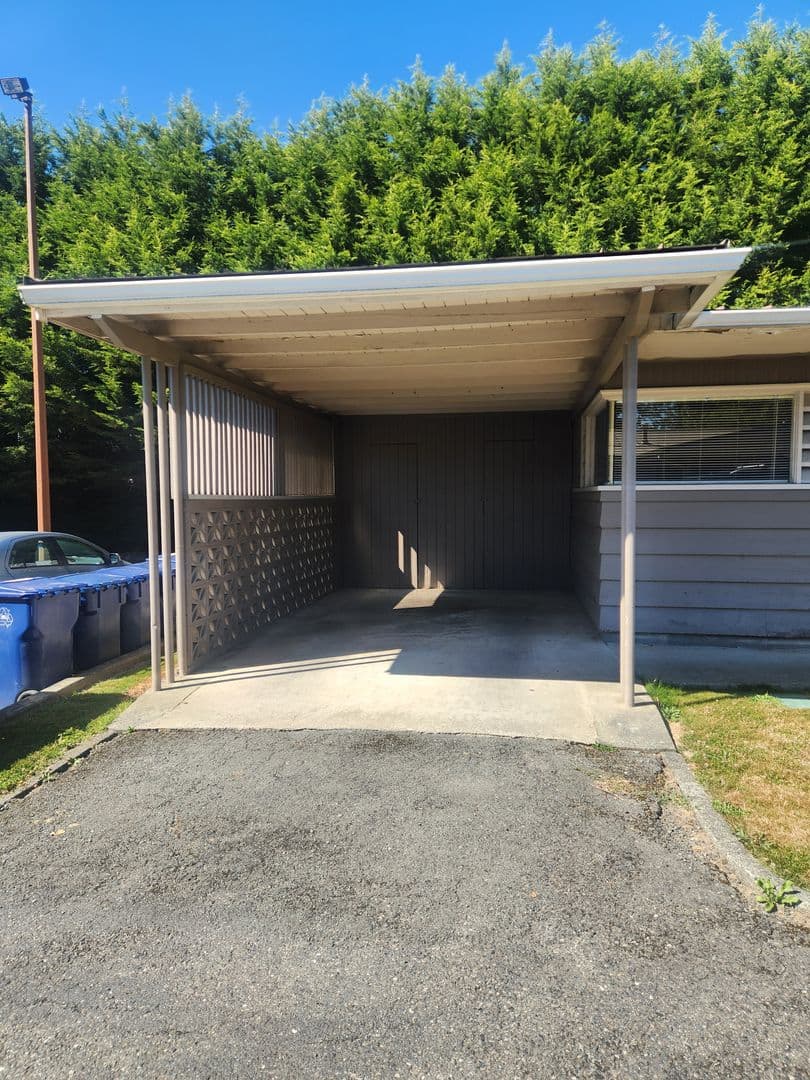 Mount Vernon Apartment: 1020 S 16th St