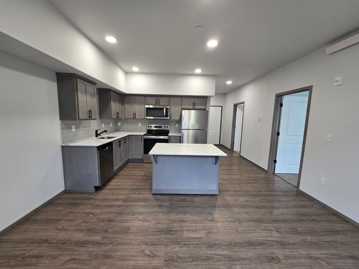 Mount Vernon Apartment: 1600 JJ Place