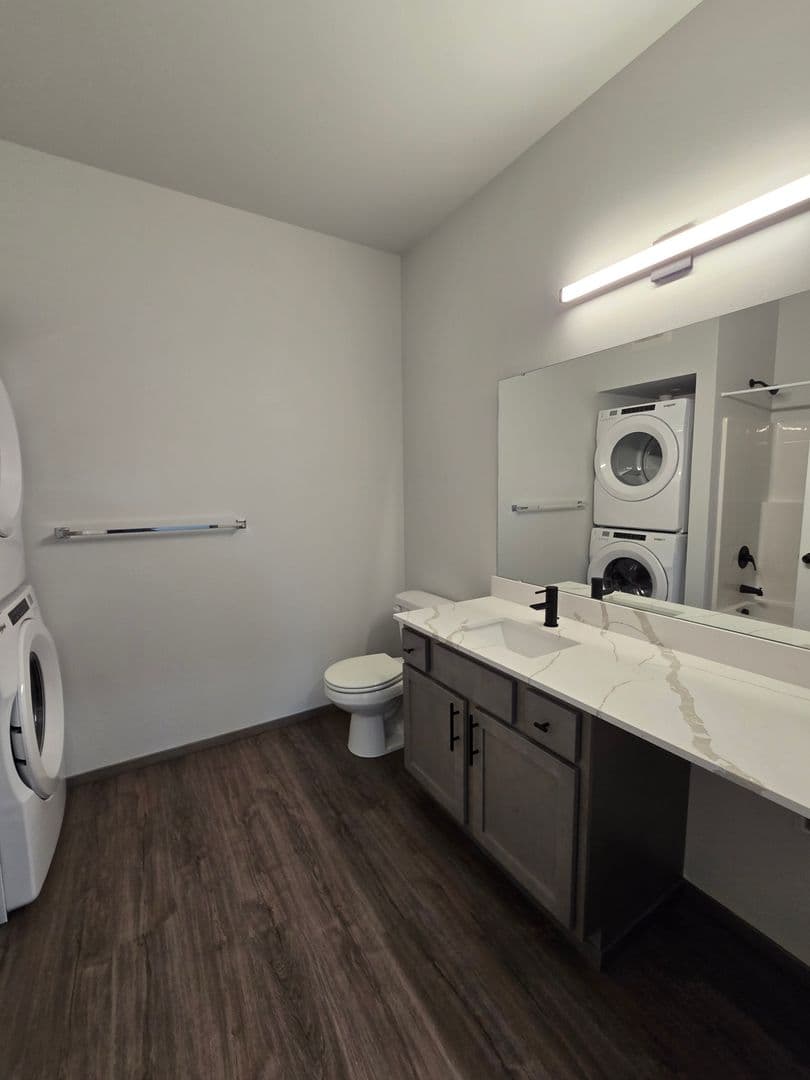 Mount Vernon Apartment: 1600 JJ Place