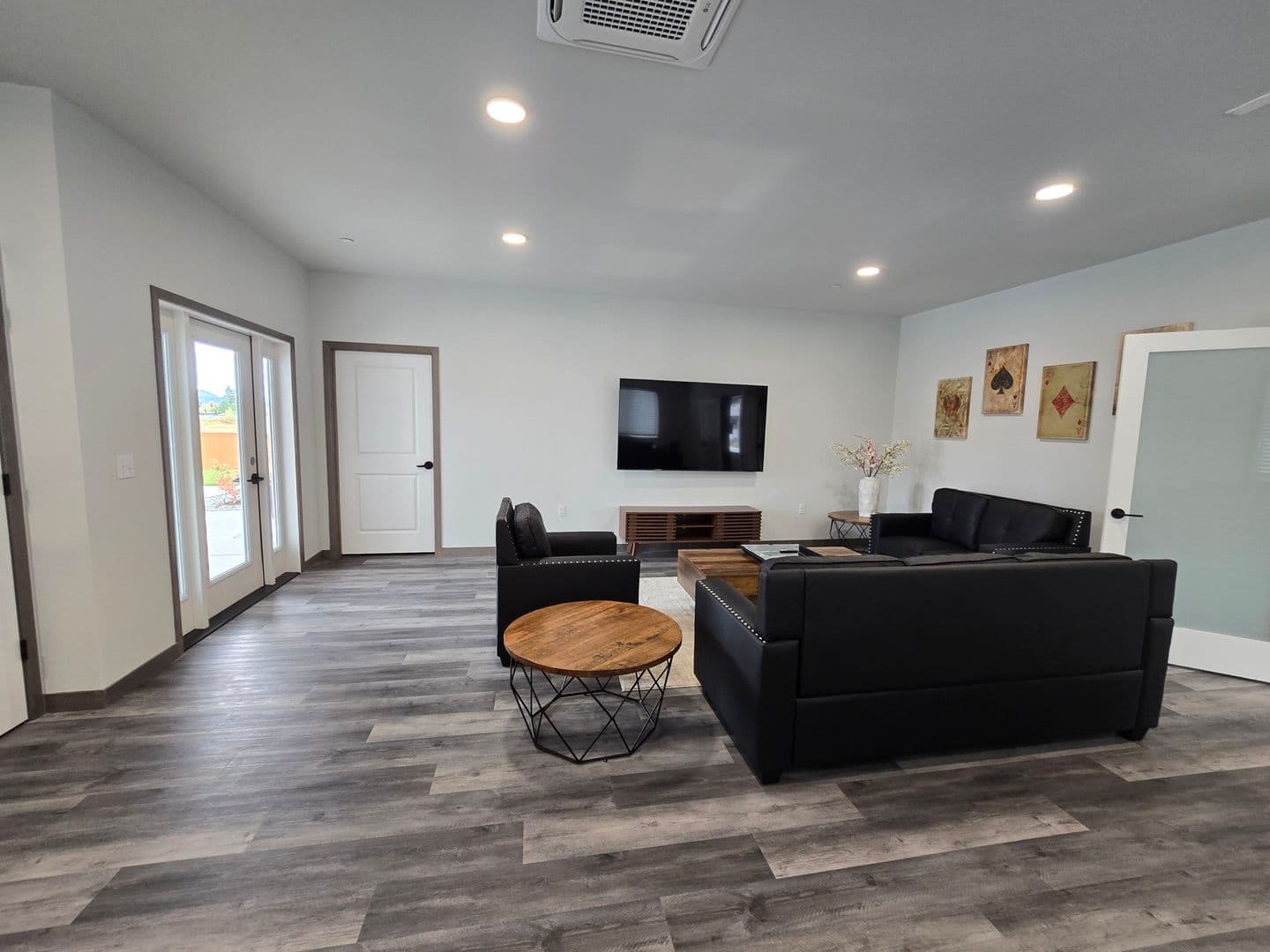Mount Vernon Apartment: 1600 JJ Place