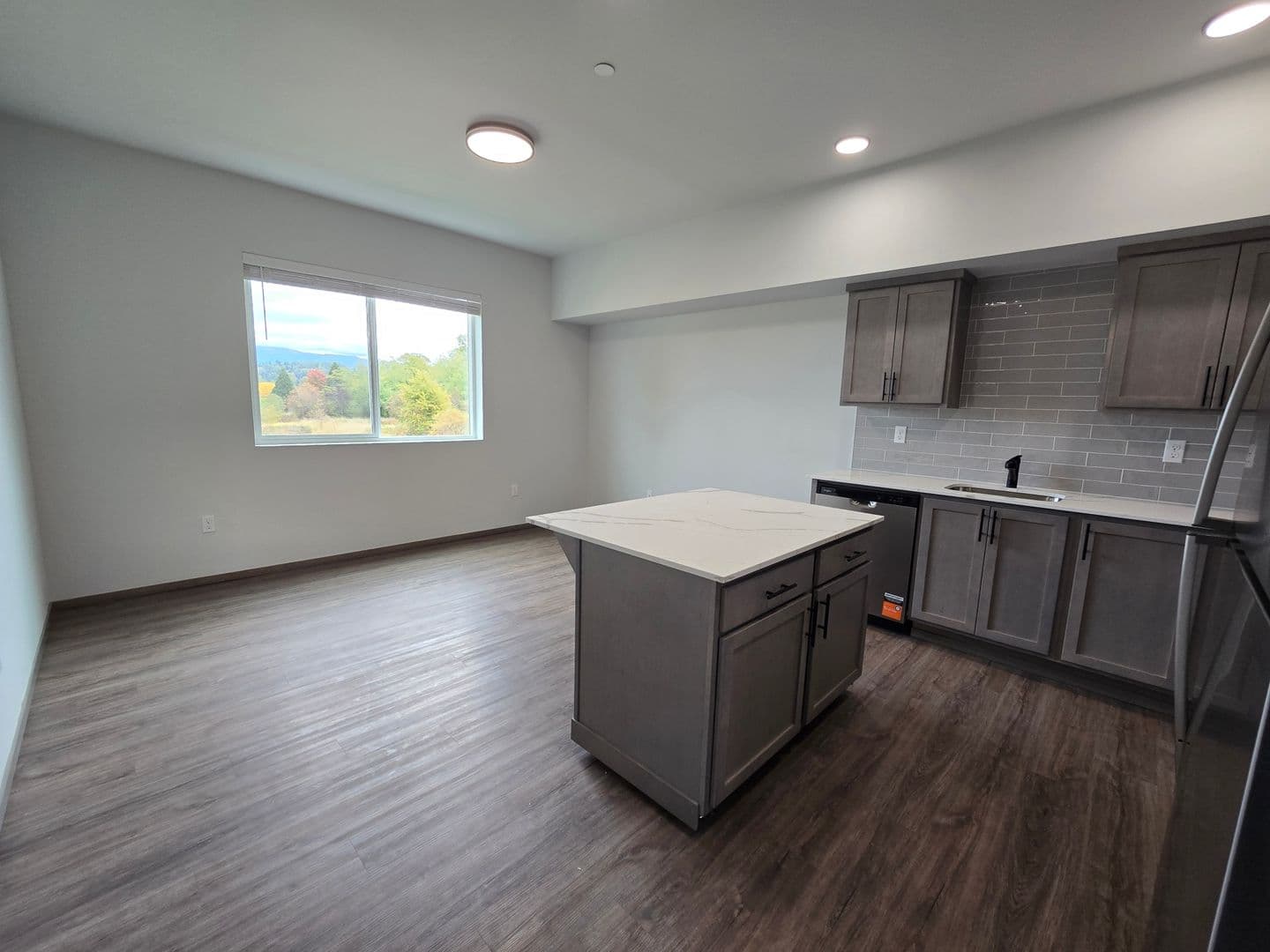 Mount Vernon Apartment: 1600 JJ Place