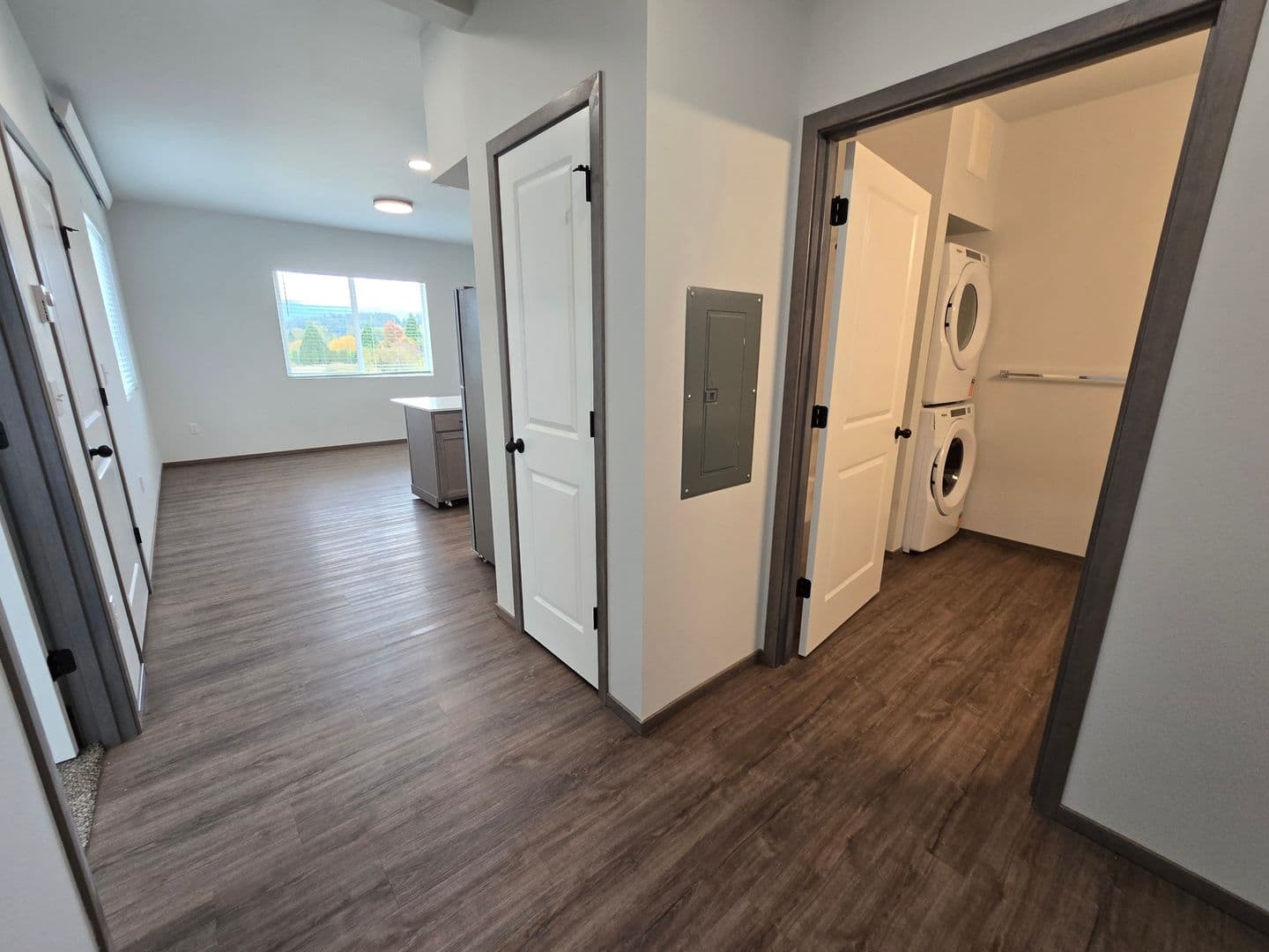 Mount Vernon Apartment: 1600 JJ Place