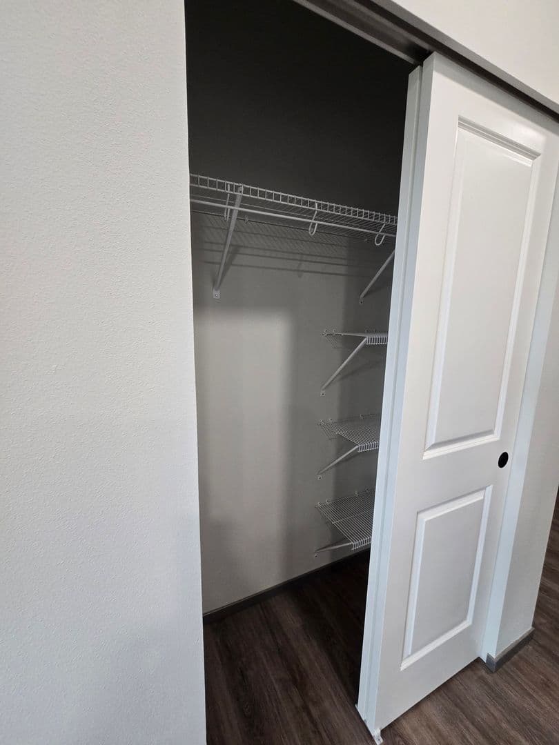 Mount Vernon Apartment: 1600 JJ Place