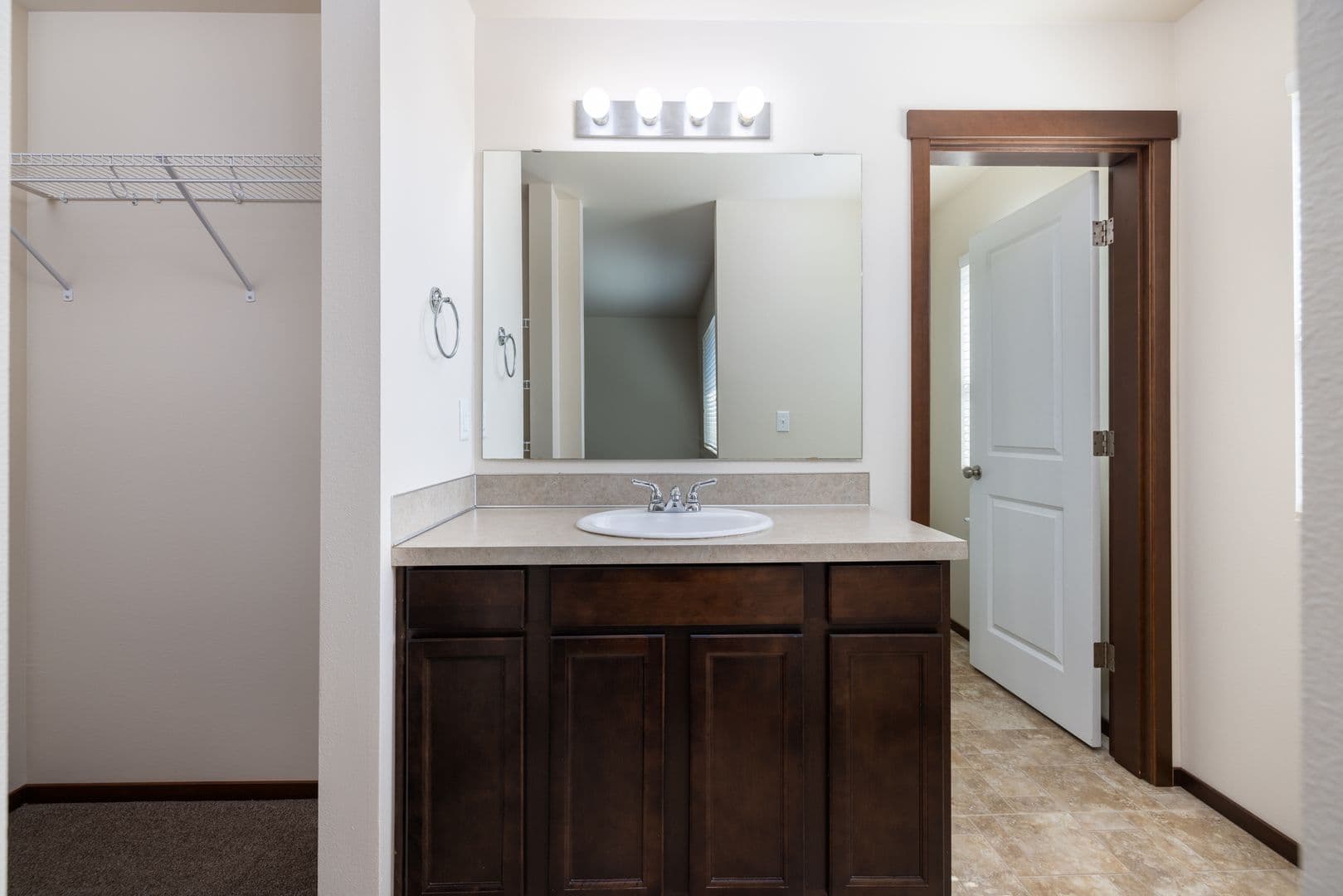 Burlington Apartment: 412/414 Lily Lane