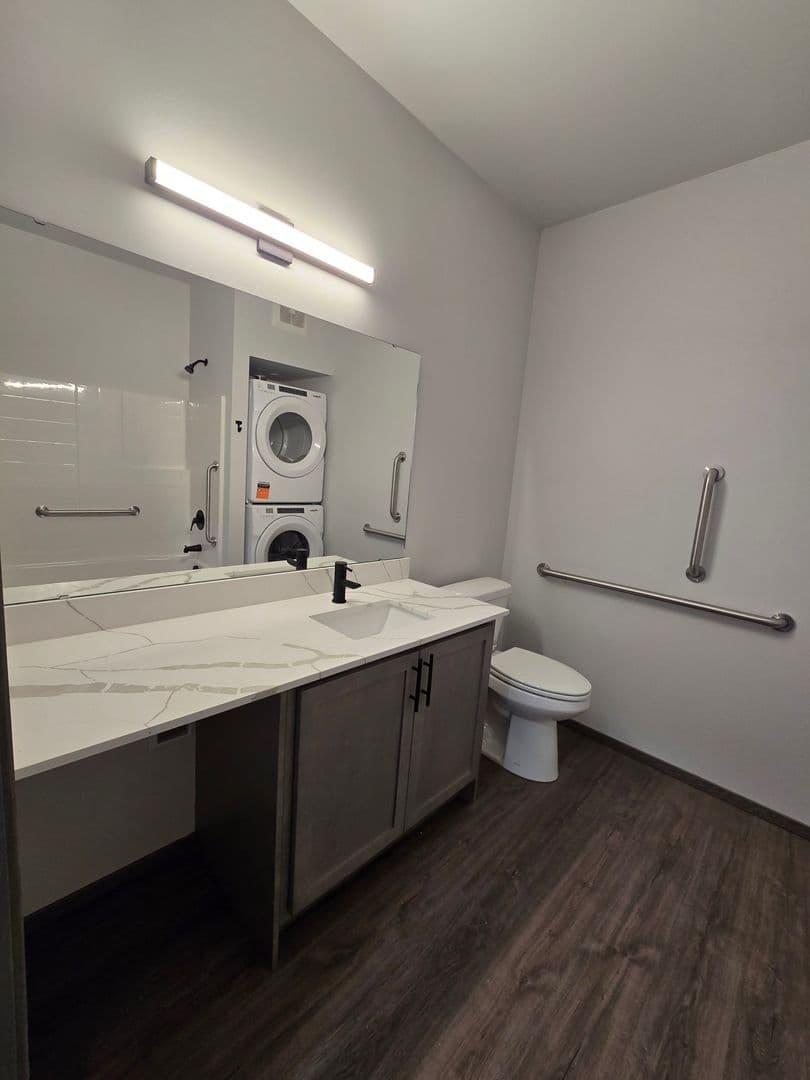 Mount Vernon Apartment: 1600 JJ Place