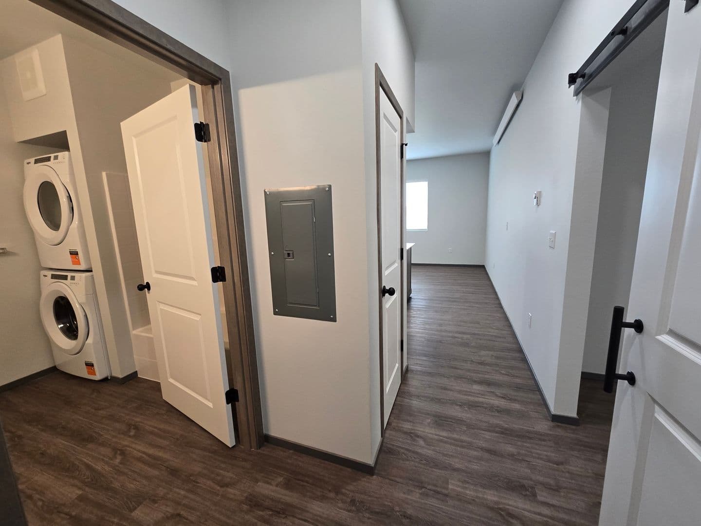 Mount Vernon Apartment: 1600 JJ Place