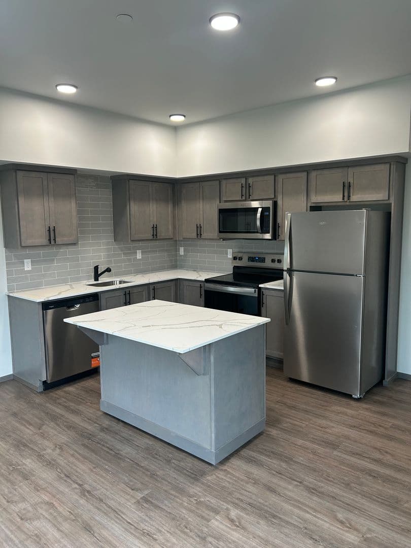 Mount Vernon Apartment: 1600 JJ Place