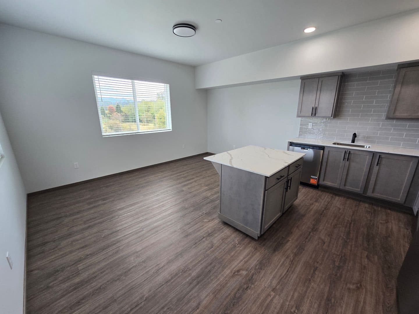 Mount Vernon Apartment: 1600 JJ Place