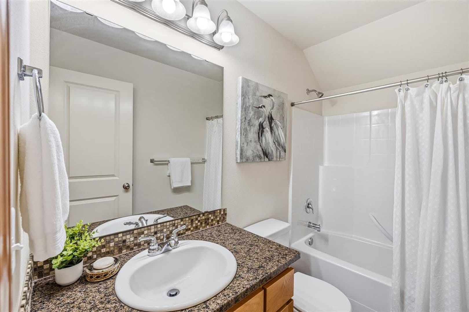 Bellingham House: 4325 Larch Lane