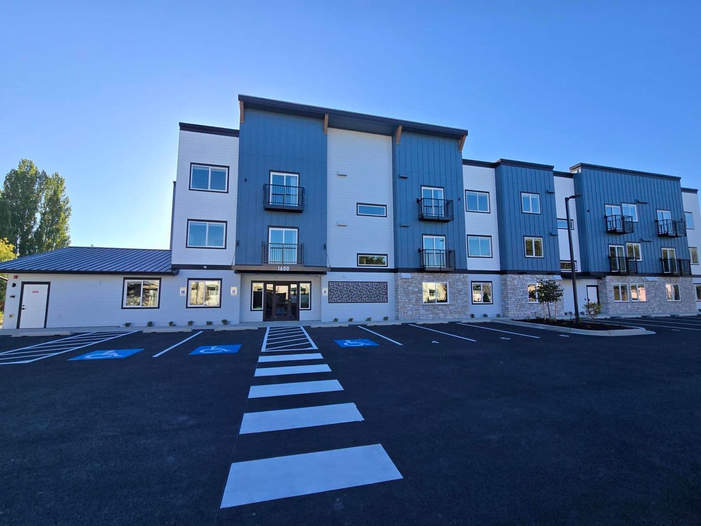 Mount Vernon Apartment: 1600 JJ Place