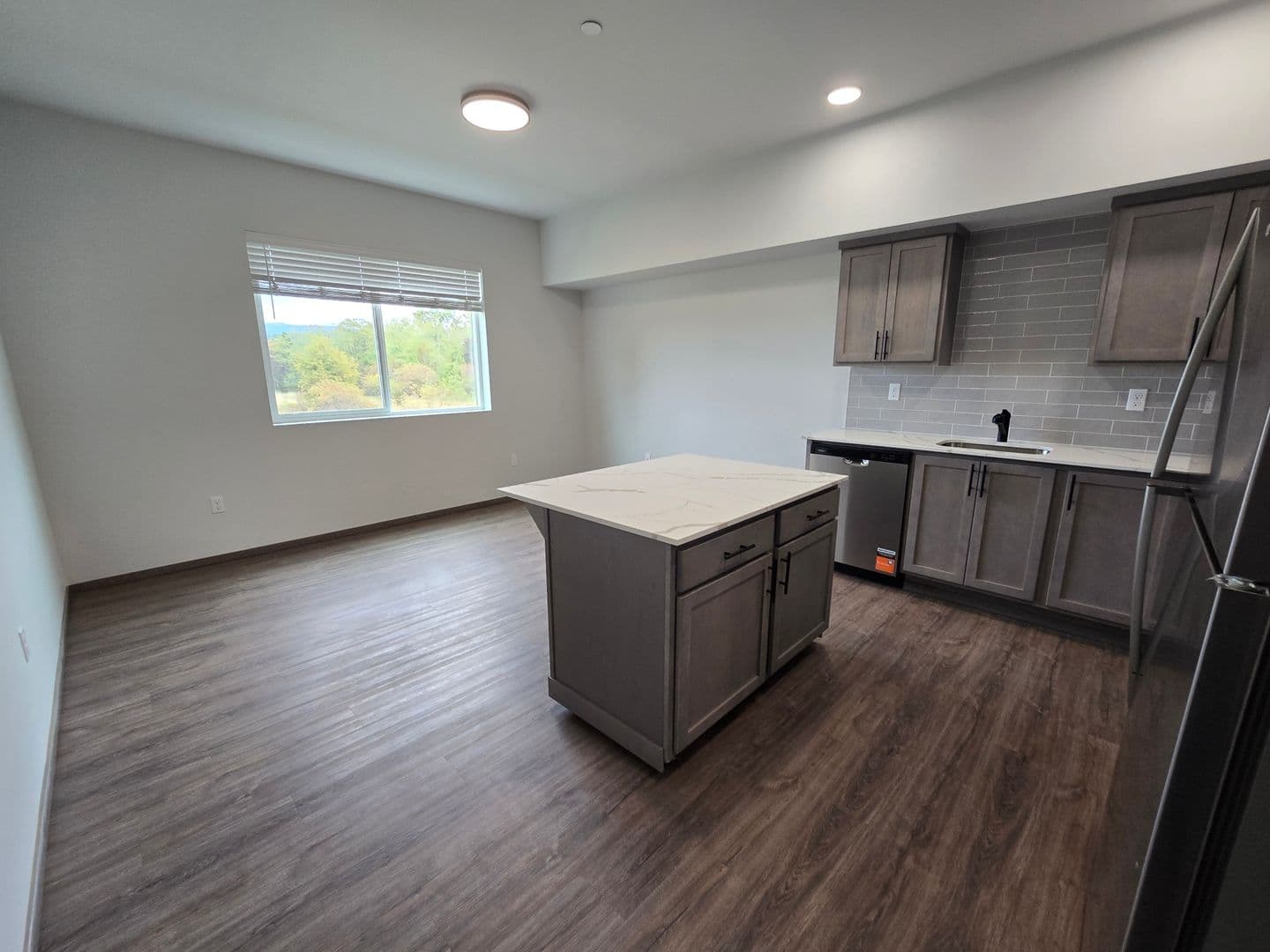 Mount Vernon Apartment: 1600 JJ Place