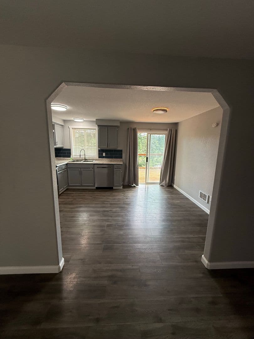 Camano House: 1871 Lake Drive
