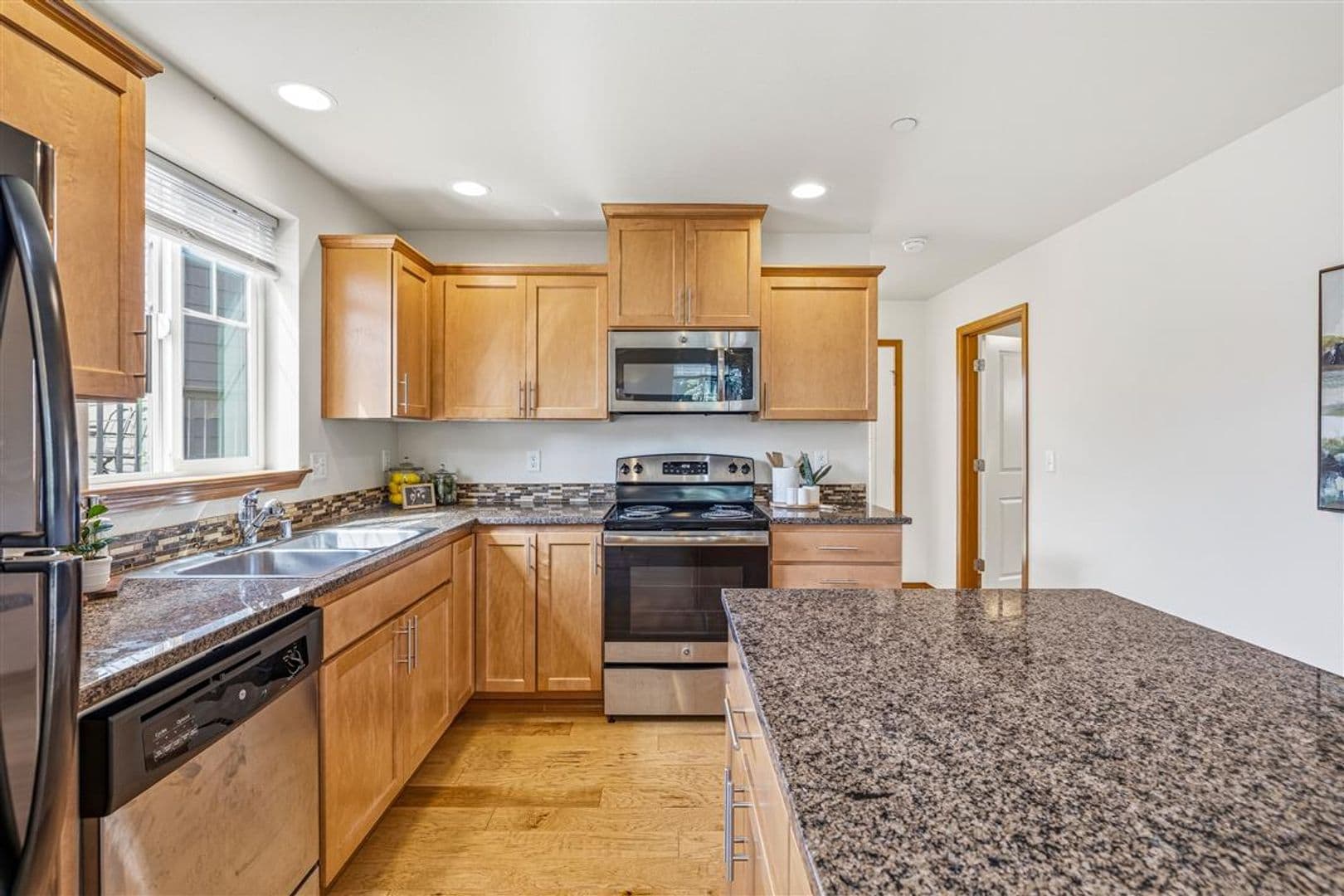 Bellingham House: 4325 Larch Lane