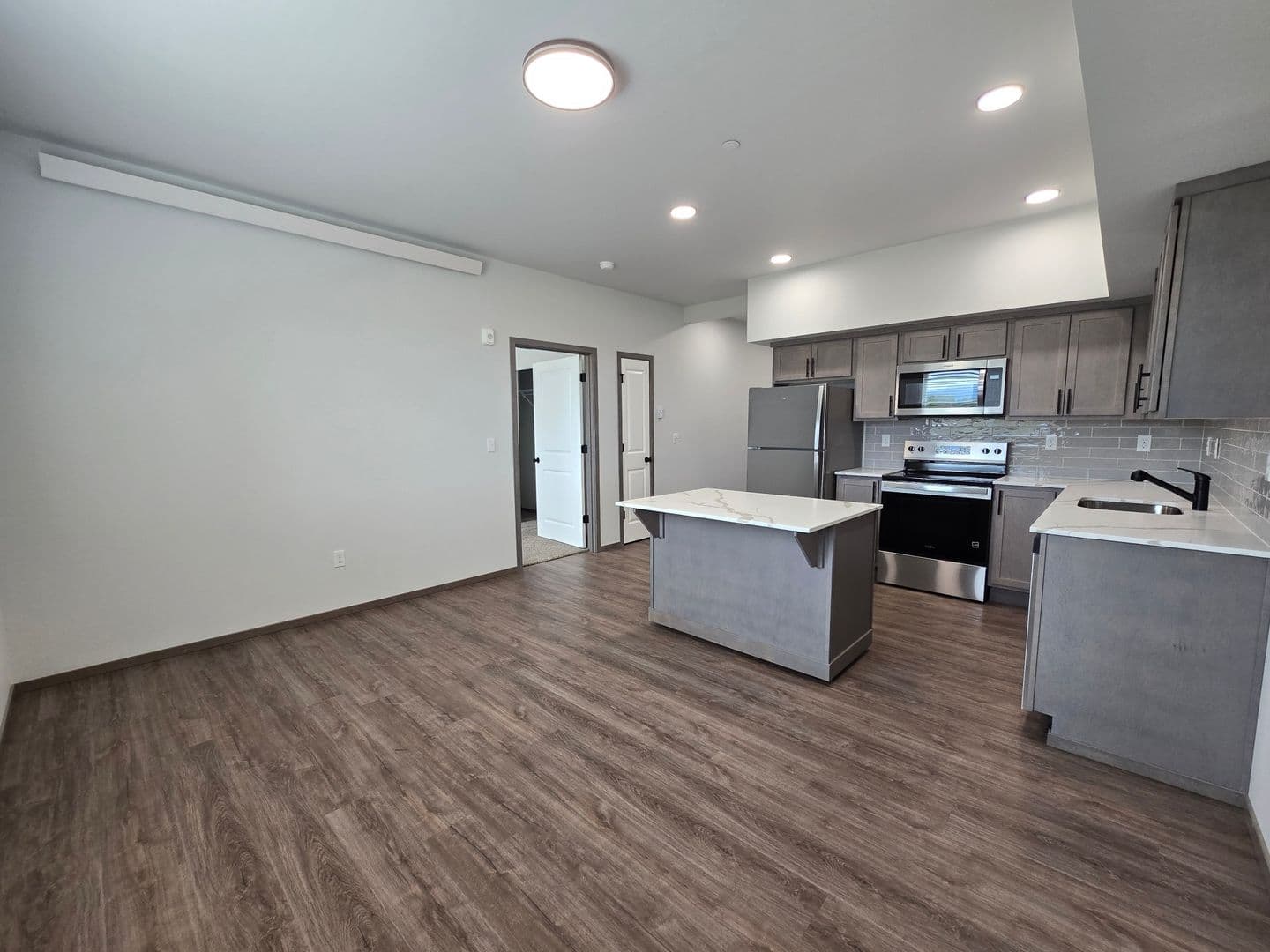 Mount Vernon Apartment: 1600 JJ Place