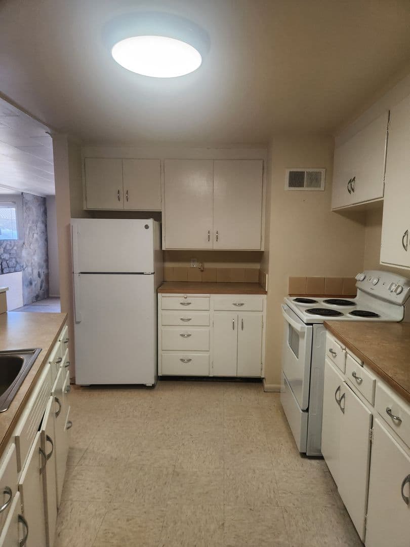 Mount Vernon Apartment: 1020 S 16th St
